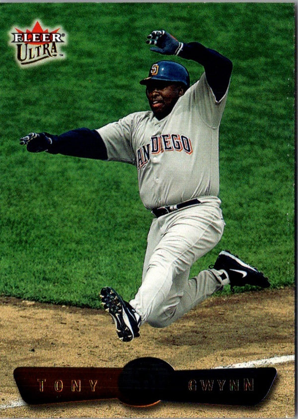 2000 Fleer Showcase Tony Gwynn #19