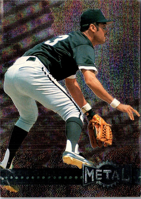 1996 Metal Universe Ozzie Guillen #37