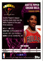 1995 Topps Scottie Pippen #21