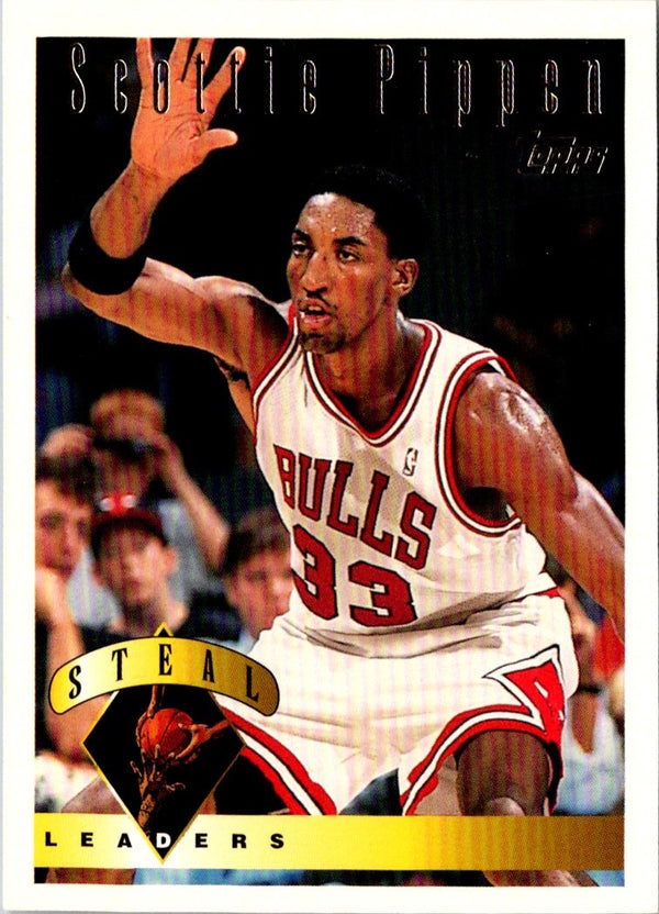 1995 Topps Scottie Pippen #21